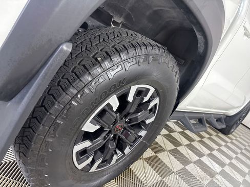 Used 2024 Nissan Frontier PRO-4X w/ Technology Package AWD/4WD image 29
