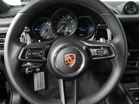 Certified 2025 Porsche Macan image 10