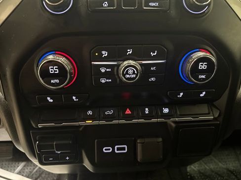 Used 2021 Chevrolet Silverado 1500 LT AWD/4WD image 11
