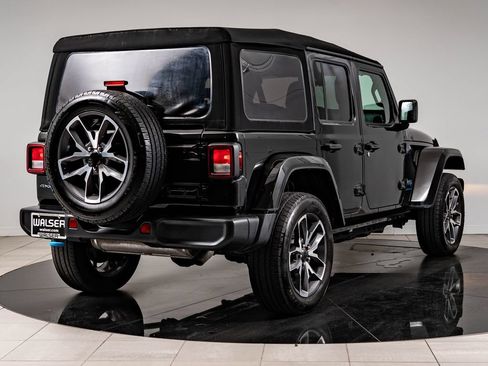 Used 2024 Jeep Wrangler Unlimited AWD/4WD image 10