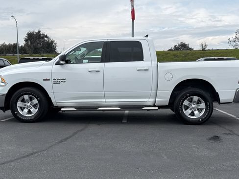 Used 2019 RAM 1500 Classic SLT w/ Luxury Group image 8