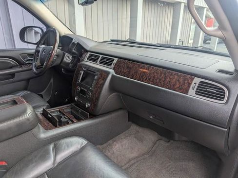 Used 2010 GMC Yukon XL Denali image 18