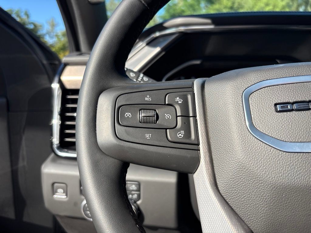Used 2025 GMC Sierra 2500 Denali w/ Technology Package AWD/4WD image 21