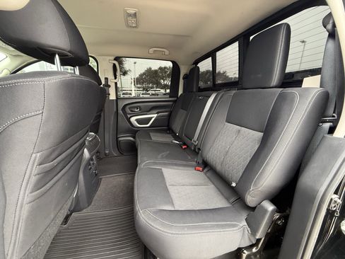 Used 2018 Nissan Titan SV w/ SV Convenience Package image 28