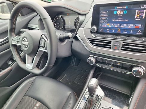 Used 2025 Nissan Altima 2.5 SR image 30