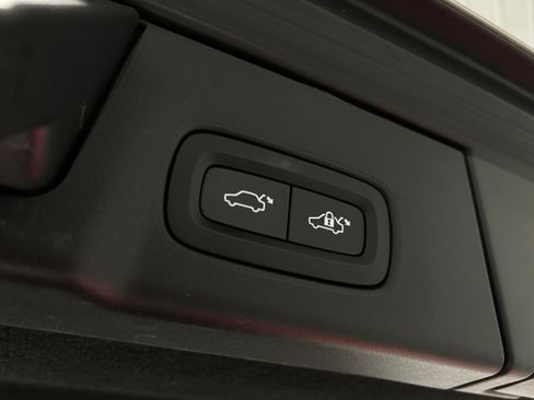 Used 2020 Volvo V90 T6 Cross Country AWD/4WD image 35