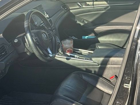 Used 2018 Honda Accord Touring image 2