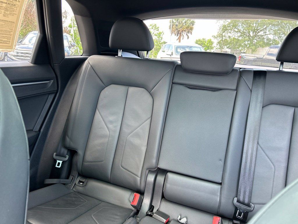 Used 2020 Audi Q3 2.0T Premium w/ Convenience Package AWD/4WD image 12
