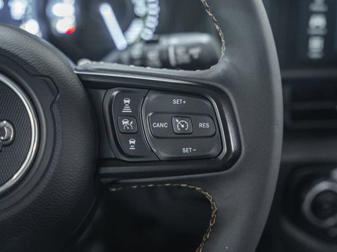 Used 2024 Jeep Wrangler Unlimited w/ Convenience Group AWD/4WD image 31