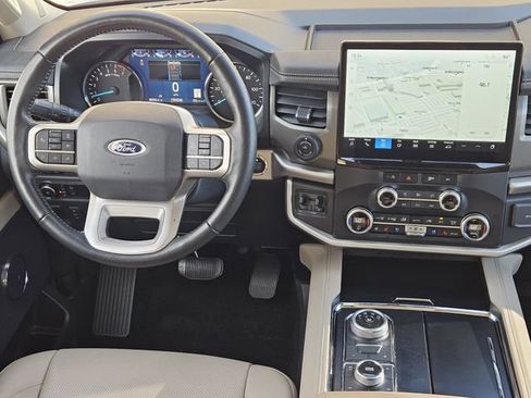 Used 2023 Ford Expedition XLT image 27