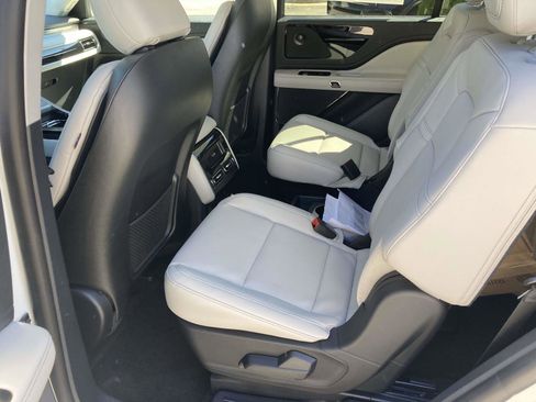 New 2025 Lincoln Aviator 2WD w/ Equipment Group 101A image 18