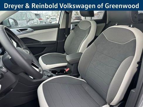 New 2026 Volkswagen Taos SE image 29