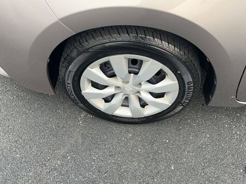 Used 2016 Toyota Corolla LE FWD image 12