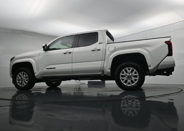 Used 2024 Toyota Tacoma SR5 AWD/4WD image 38