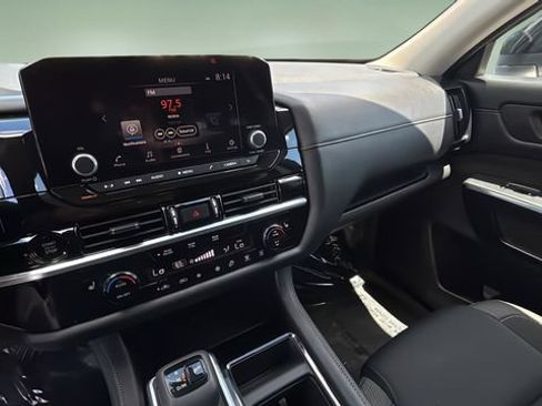 Used 2025 Nissan Pathfinder SV FWD image 24