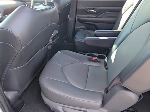 Used 2024 Toyota Grand Highlander XLE image 17
