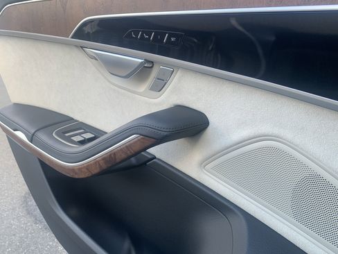 Used 2023 Audi A8 L 3.0T image 38