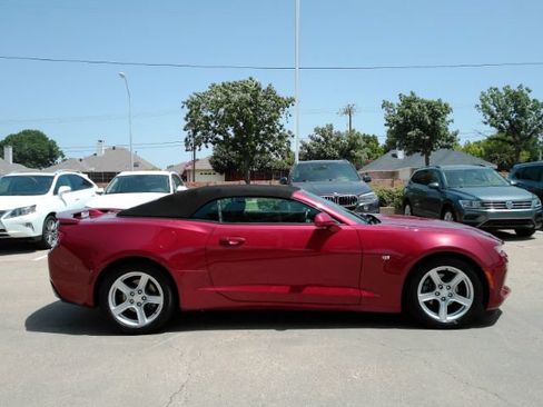 Used 2017 Chevrolet Camaro LT w/ Technology Package RWD image 7