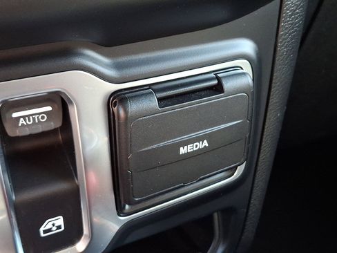 Certified 2019 Jeep Wrangler Sport image 23