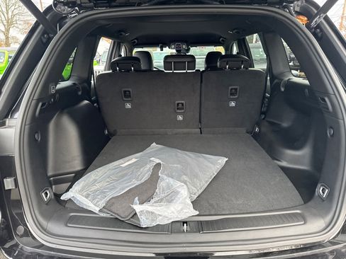 New 2025 Jeep Grand Cherokee Limited w/ Black Appearance Package image 37