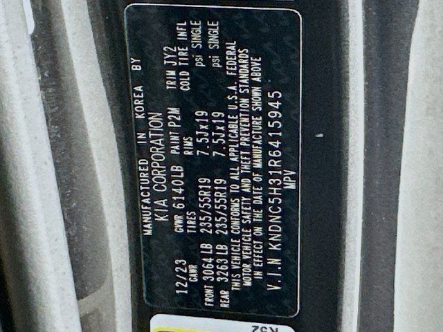 Used 2024 Kia Carnival EX FWD image 33