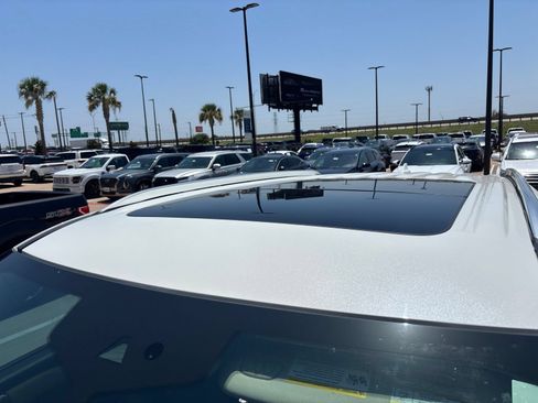 Used 2022 Ford Explorer Limited w/ Equipment Group 301A AWD/4WD image 13