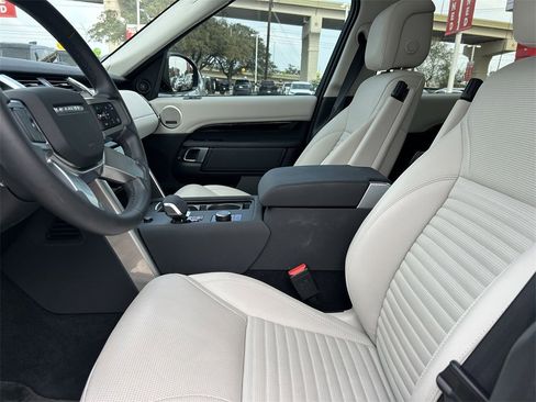 Used 2025 Land Rover Discovery S image 12