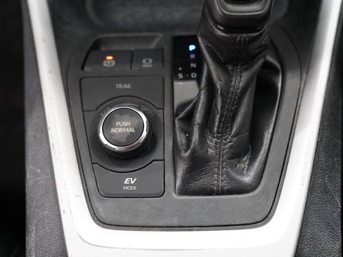 Used 2021 Toyota RAV4 LE AWD/4WD image 23