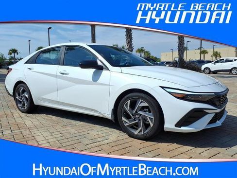 Certified 2025 Hyundai Elantra Sport FWD image 1