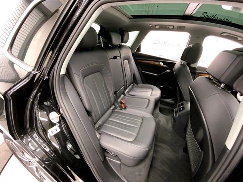 Used 2023 Audi Q5 2.0T Premium w/ Convenience Package AWD/4WD image 18
