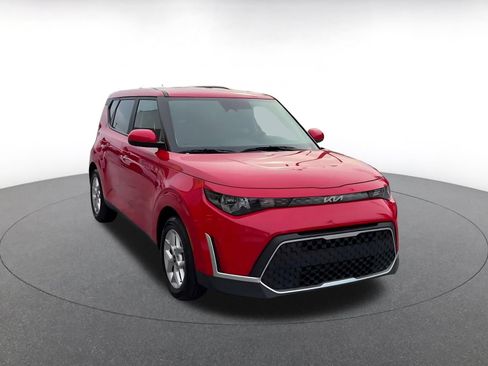 Used 2025 Kia Soul LX w/ LX Technology Package FWD image 3