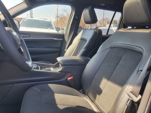 New 2026 Jeep Grand Cherokee Altitude AWD/4WD image 10