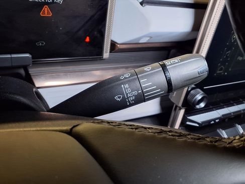 Used 2025 GMC Hummer EV 2X image 10