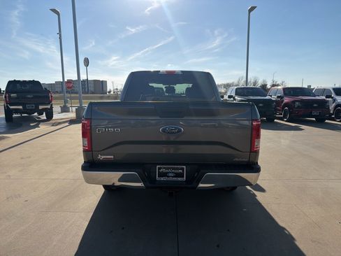 Used 2016 Ford F150 XLT image 4