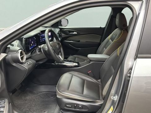Used 2025 Chevrolet Trax ACTIV w/ Driver Confidence Package FWD image 10