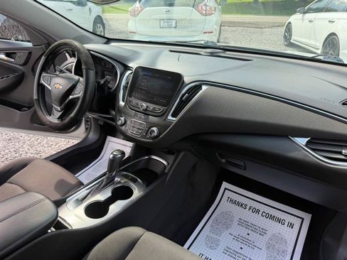 Used 2020 Chevrolet Malibu LT FWD image 14