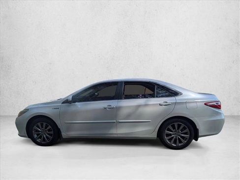 Used 2015 Toyota Camry XLE w/ Moonroof Package image 3