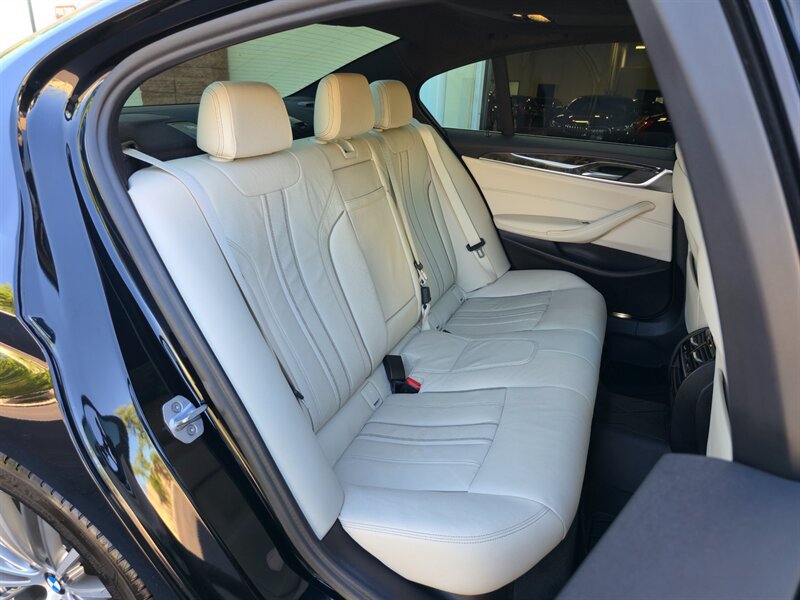 Used 2019 BMW 540i w/ Convenience Package RWD image 32