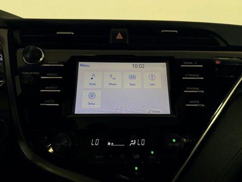 Used 2018 Toyota Camry XLE image 17