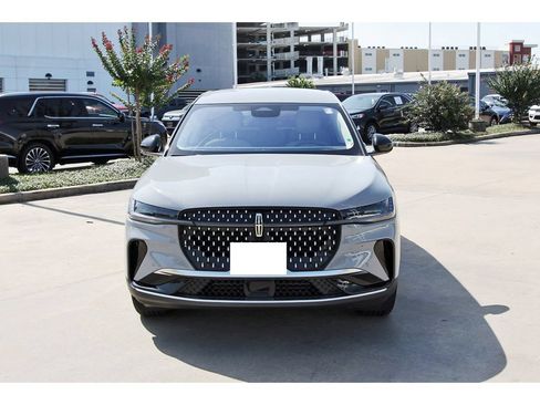Used 2026 Lincoln Nautilus Premier AWD/4WD image 2