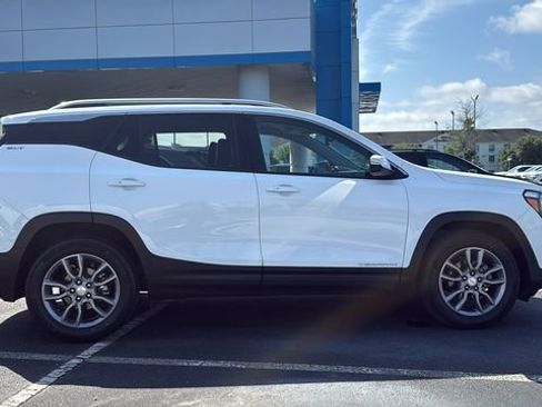 Used 2023 GMC Terrain SLT AWD/4WD image 8