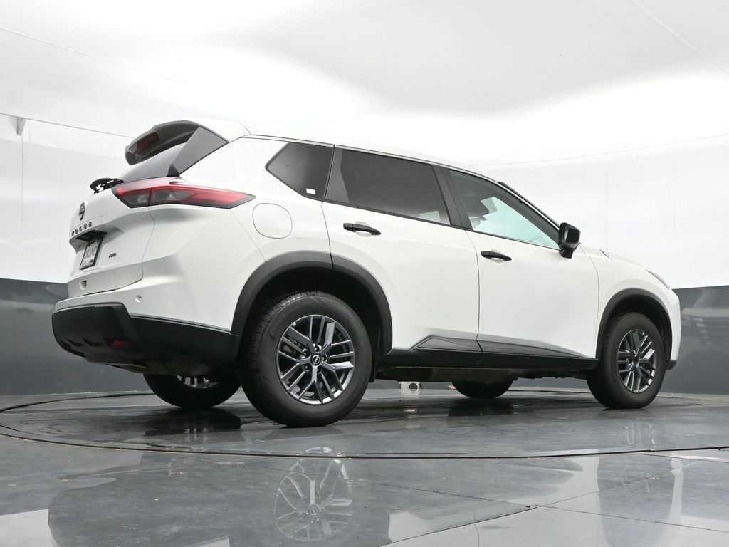 Used 2024 Nissan Rogue S AWD/4WD image 43