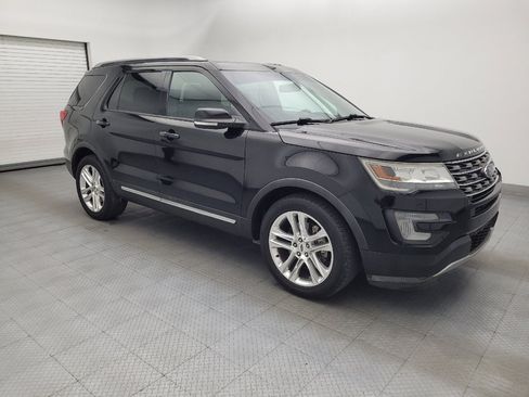 Used 2017 Ford Explorer XLT w/ Equipment Group 202A FWD image 11