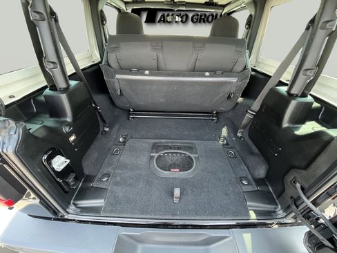 Used 2018 Jeep Wrangler Sport S image 11