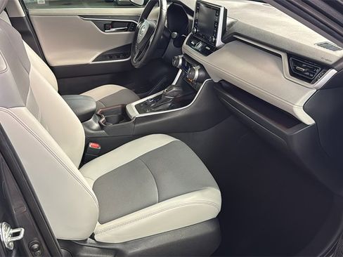 Used 2020 Toyota RAV4 Limited image 10