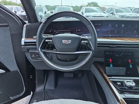 Certified 2026 Cadillac Escalade Platinum Sport w/ LPO, Floor Liner Package AWD/4WD image 39