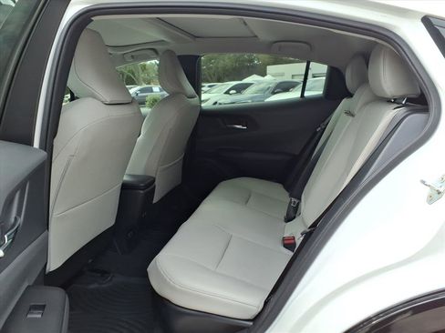 Used 2024 Toyota Prius Limited w/ Limited Premium Package image 17