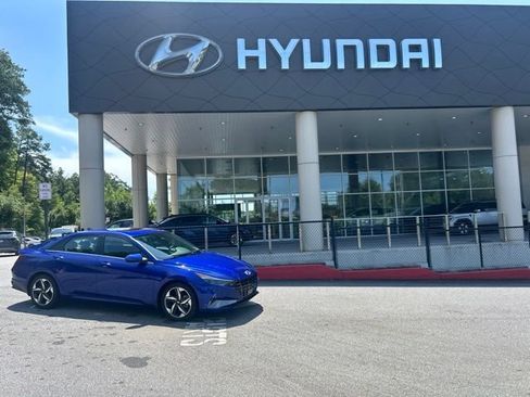 Used 2022 Hyundai Elantra Limited FWD image 1