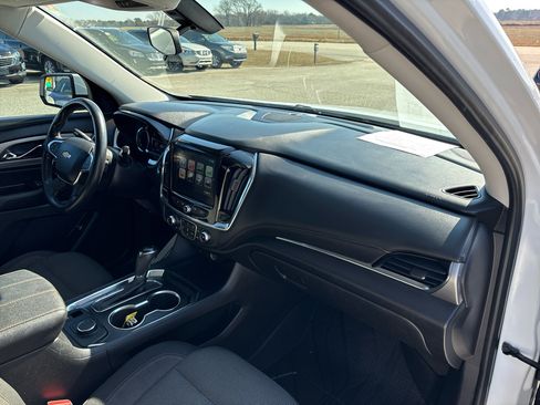 Used 2018 Chevrolet Traverse LT image 27
