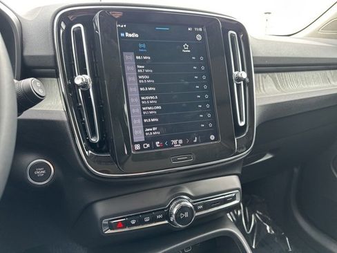 Certified 2025 Volvo XC40 B5 Core image 21